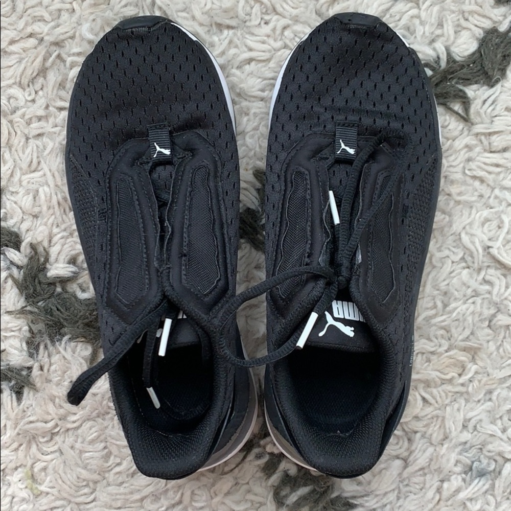 Black puma sneakers